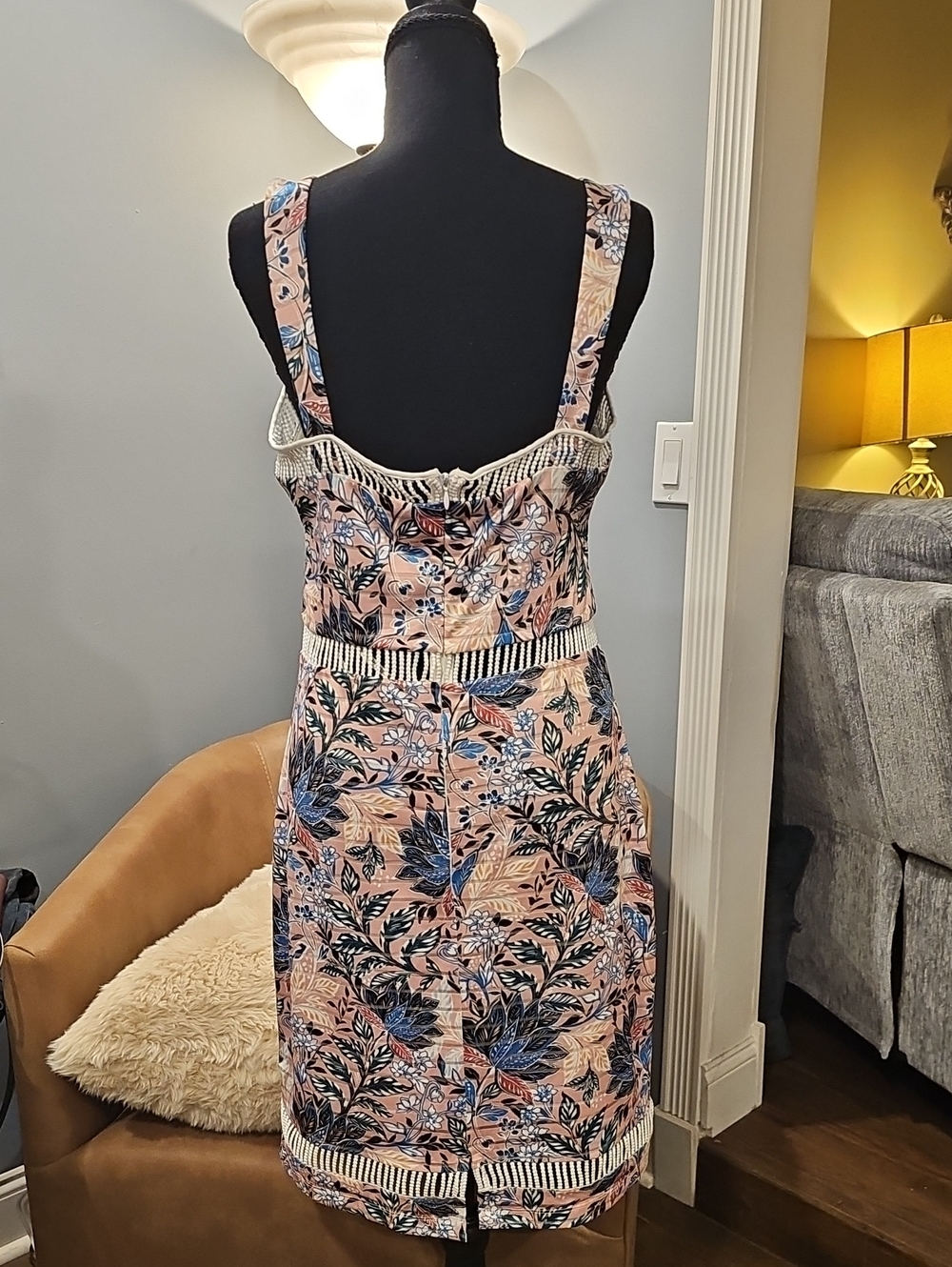 GUESS Los Angeles Floral Shadow Bodycon Dress - Color Blush - Beads Sz 10 EUC - Picture 8 of 14